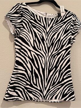 White House Black Market Top (NWT)
